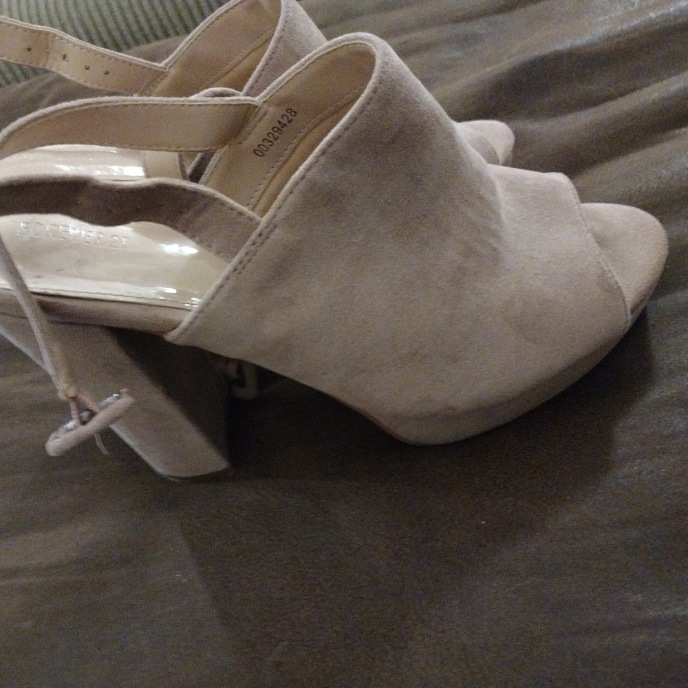 Used Pair Of Nice Forever 21 Suede Heels (Size 7 1/2)